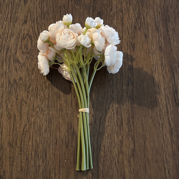 Cream Artificial Rose Bouquet - Picture 2 of 2